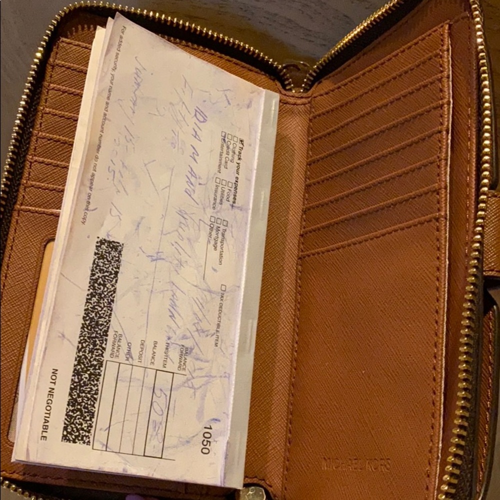MICHAEL KORS MD ZA PHONE HOLDER WALLET BROWN - Picture 10 of 10